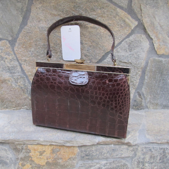Vintage Handbags - ❗️⬇️'Mad men' bag VASSAR GENUINE ALLIGATOR